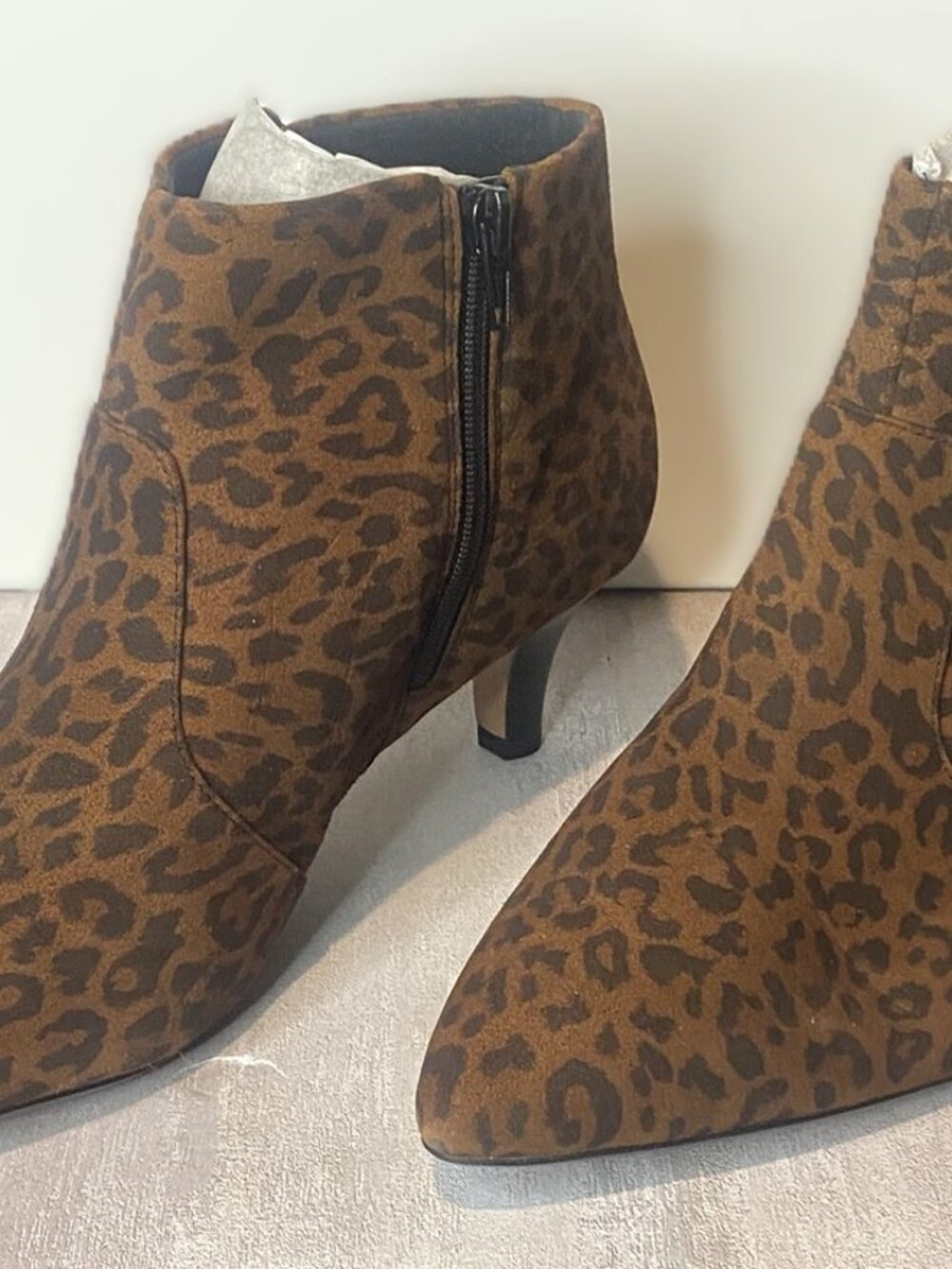 Clarks Collection Linvale Judith Leopard Suede Kitten Heel Ankle Boots Size 10W
